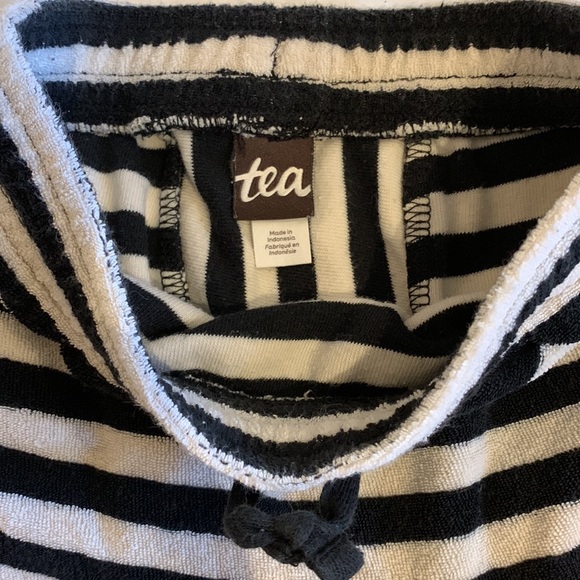 Two pairs of black and white shorts - Picture 3 of 7